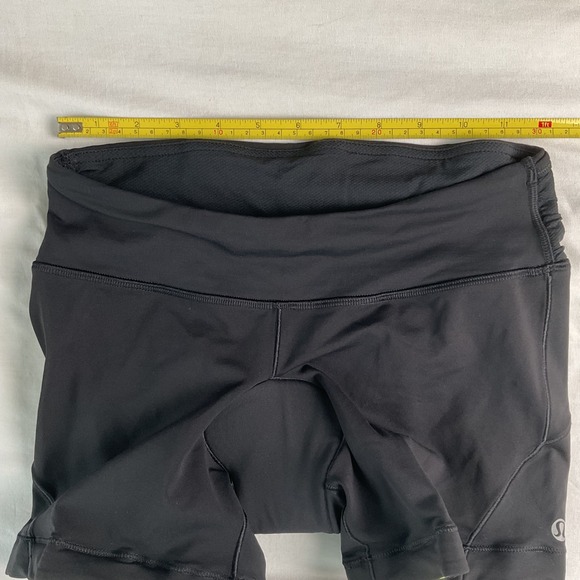 Lululemon Women's Black‎ Running Bike Shorts Reflective Trim Pockets - Picture 9 of 10